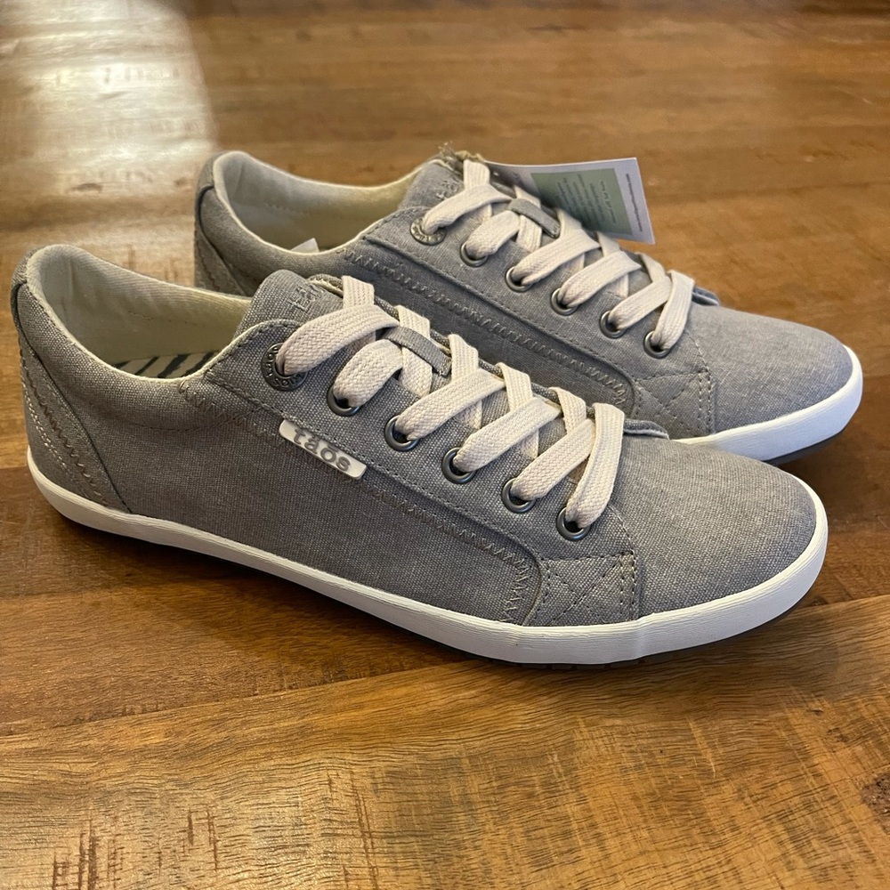 Taos STAR sneakers BRAND NEW women’s 8